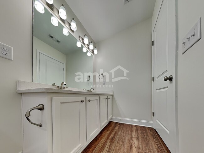 Building Photo - 3204 Brierhill Rd