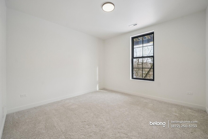 Building Photo - 298 Apache Trail