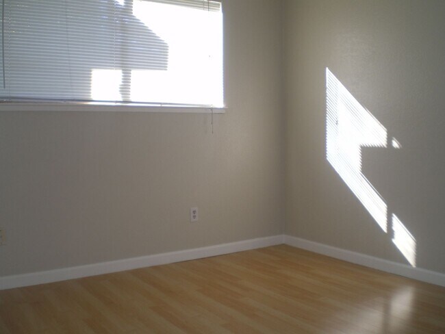 Building Photo - Great 2bd/1bth in Sacramento