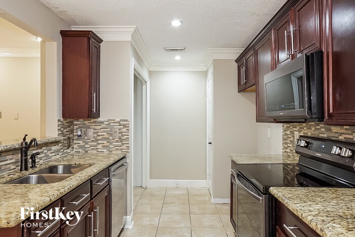 Building Photo - 1226 Dutch St