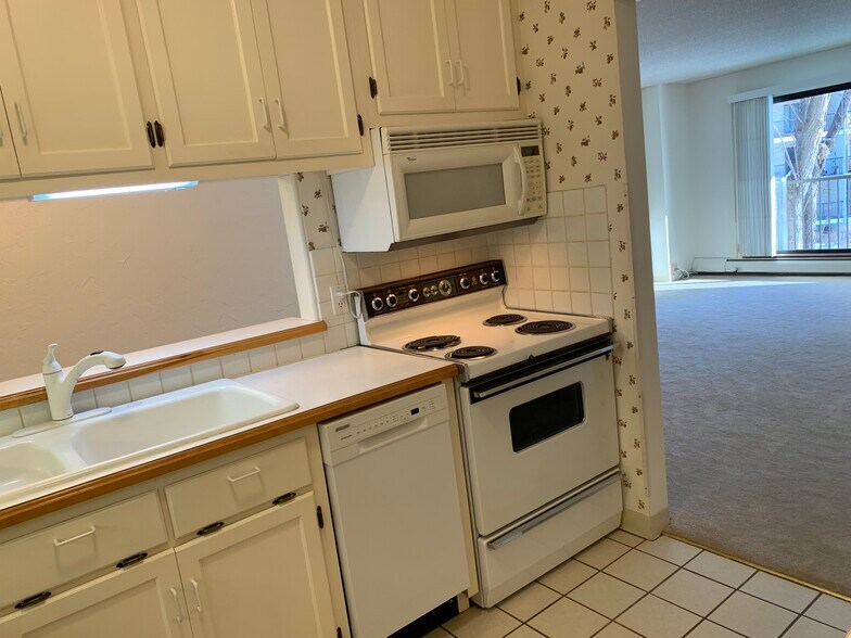Kitchen - 10531 Cedar Lake Rd