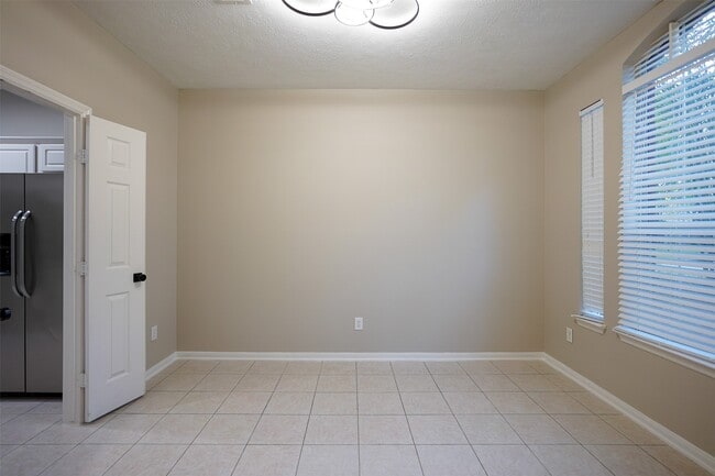 Building Photo - 105 N Holly Laurel Cir