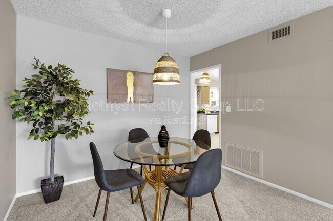 Building Photo - 10547 W Coggins Dr