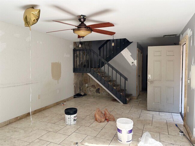 Building Photo - 1700 Embassy Dr