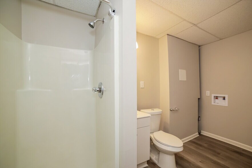 Building Photo - 100 Ashford Dr