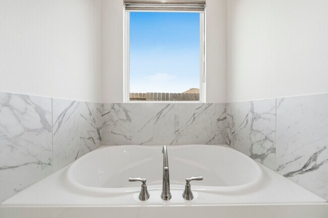 Building Photo - 21303 Shore Arbor Ln