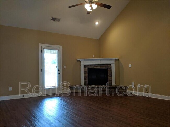 Building Photo - 621 Shipley Ave