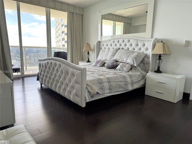 Building Photo - 1830 S Ocean Dr