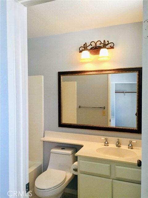 Building Photo - 2800 Plaza del Amo