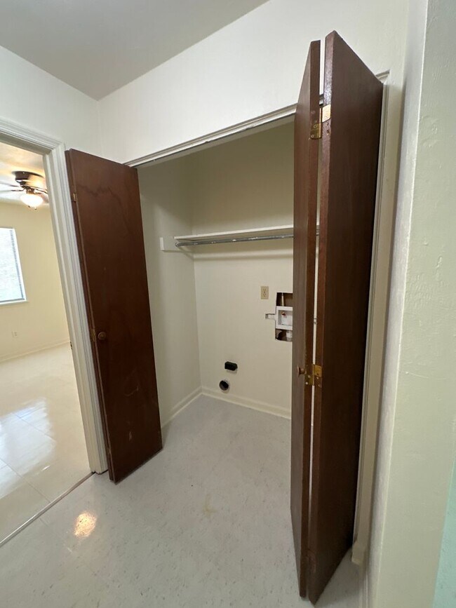 Building Photo - 3708 Donovan Dr