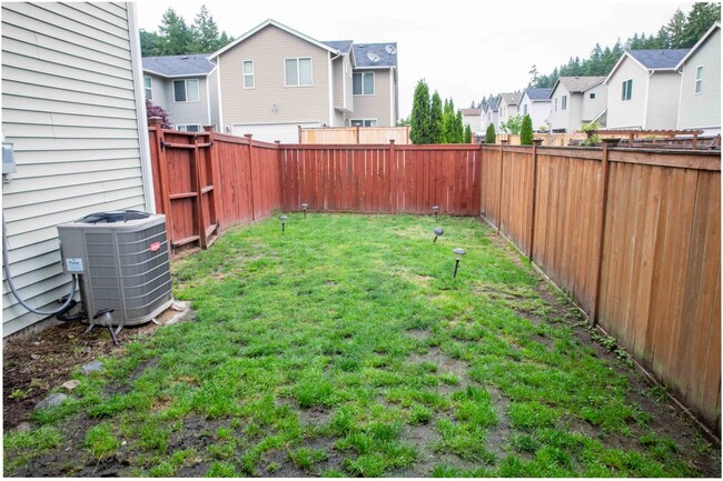 Building Photo - 1255 Burnside Pl