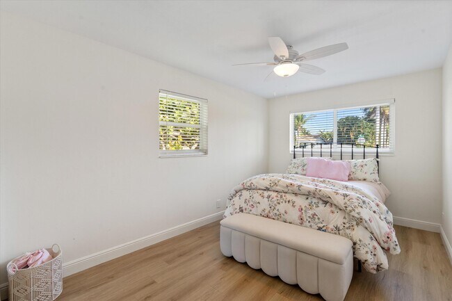 Building Photo - 4921 NE 23rd Ave