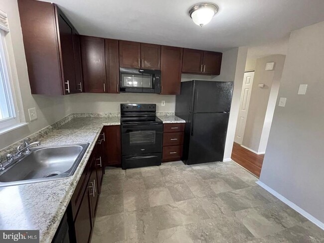 Building Photo - 625 Glynita Cir