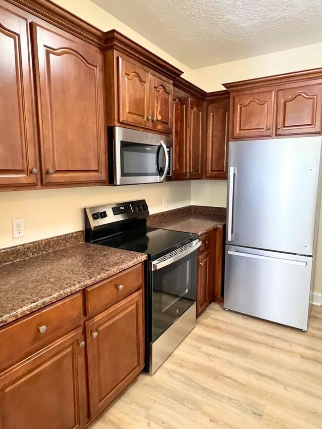 Building Photo - Updated 3/2 close to I95