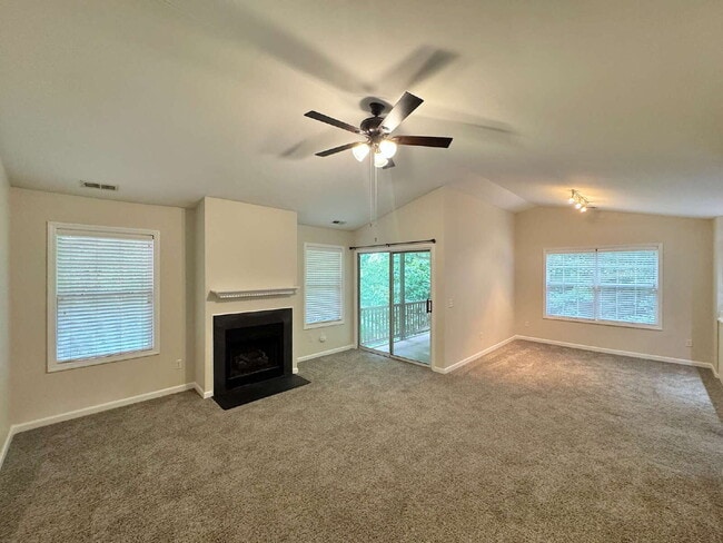 Building Photo - Beautiful 2 Bedroom Condo in Cary!