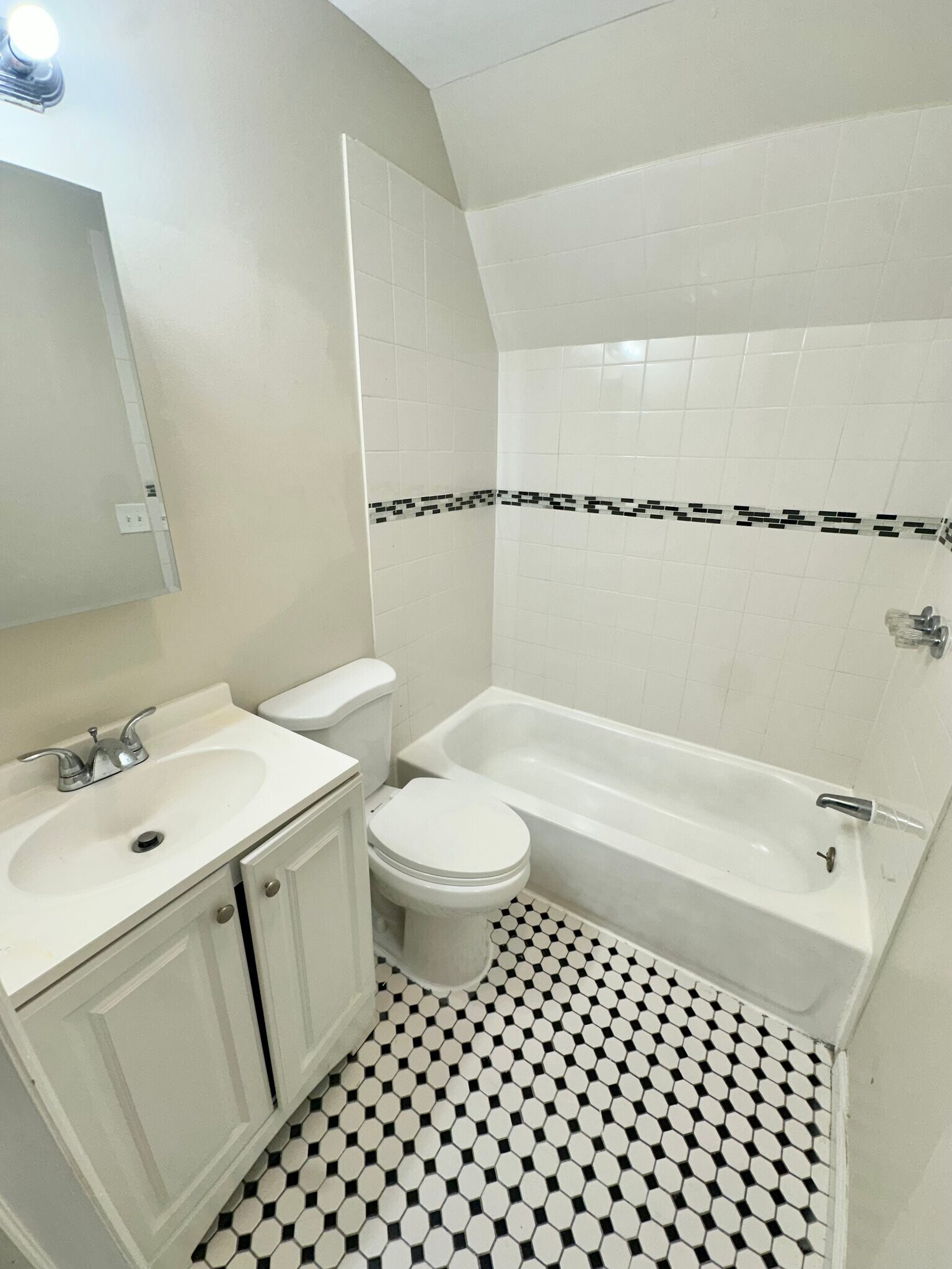 Building Photo - 86 Stuyvesant Ave.