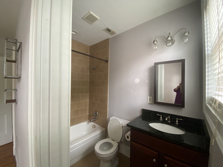 Bathroom #1 - 1630 Monument Ave