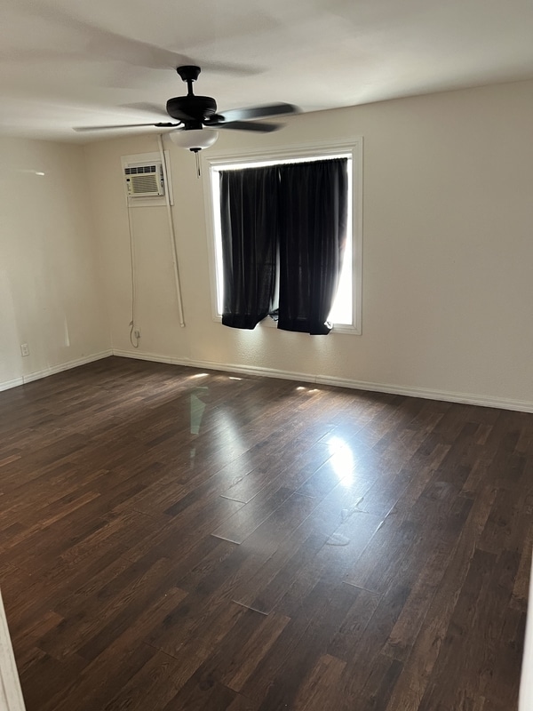 Building Photo - 8557 Paseo Dr