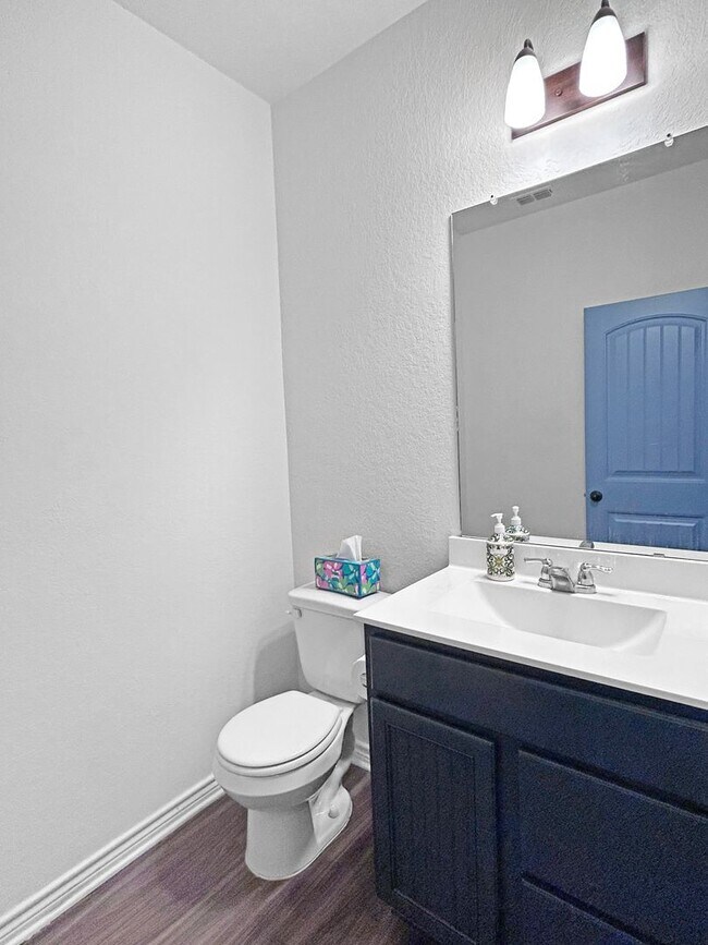 Building Photo - Comfy Converse Home—Stylish Upgrades, Great Layout