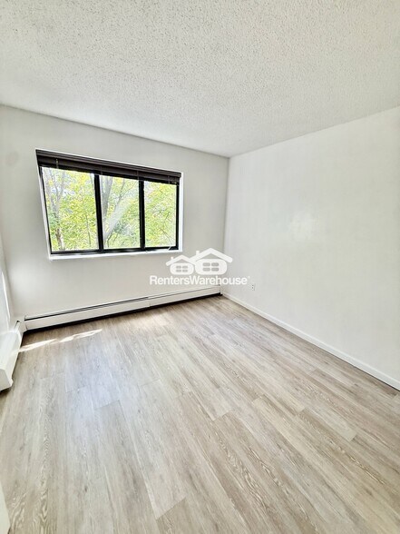 Building Photo - 7614 York Ave S