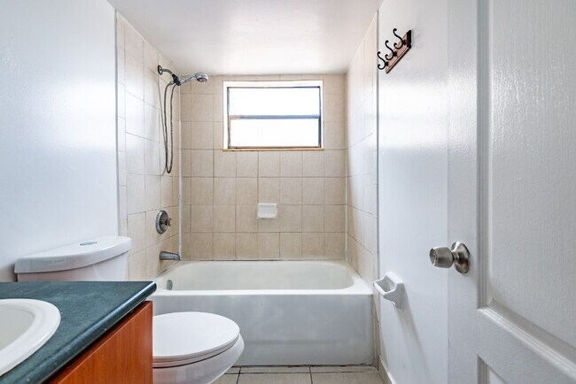Building Photo - Charming 2-Bedroom Apartment – Fully Furni...