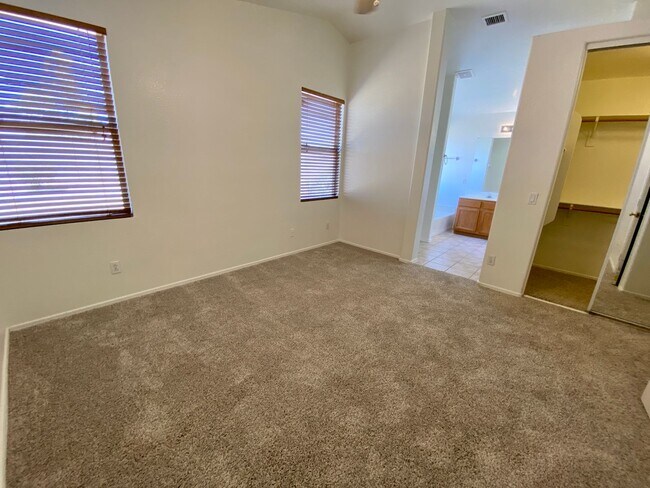 Building Photo - 3 Bed 2 Bath Corner Lot