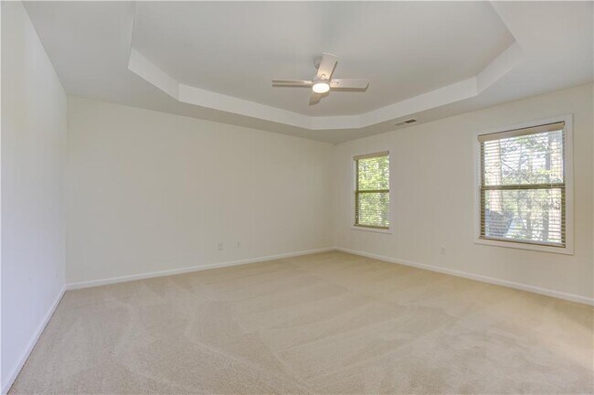 Building Photo - 605 Summit Pt