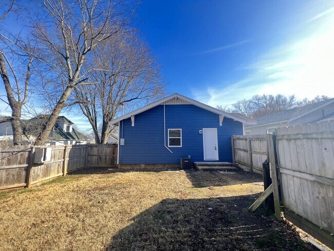 Building Photo - 3 Bed 1 Bath Springfield, MO
