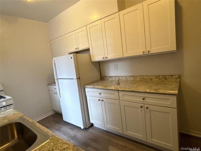 Building Photo - 12 Welwyn Rd