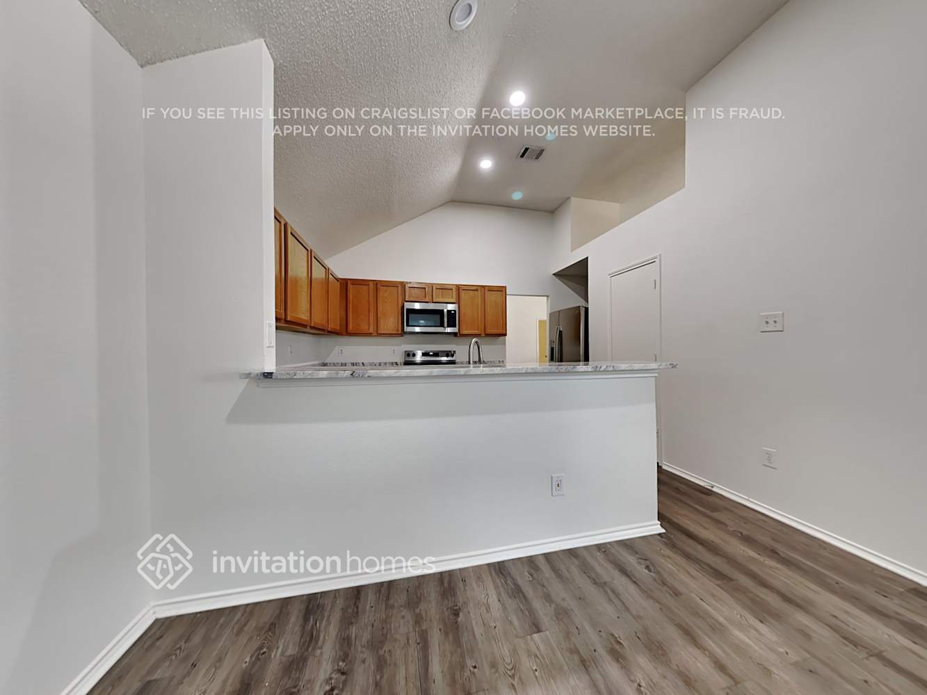 Building Photo - 2107 Camelot Dr