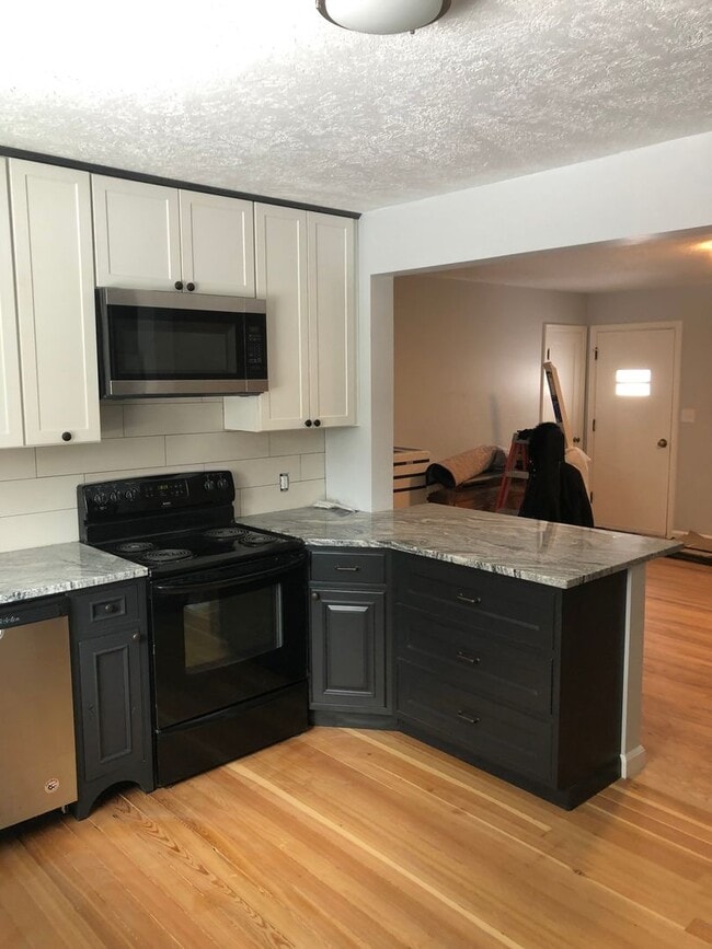 Building Photo - Newly updated 2 bedroom in excellent location!!