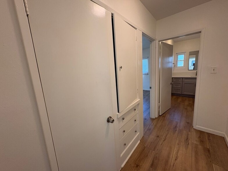 Building Photo - 3011 E 7th St