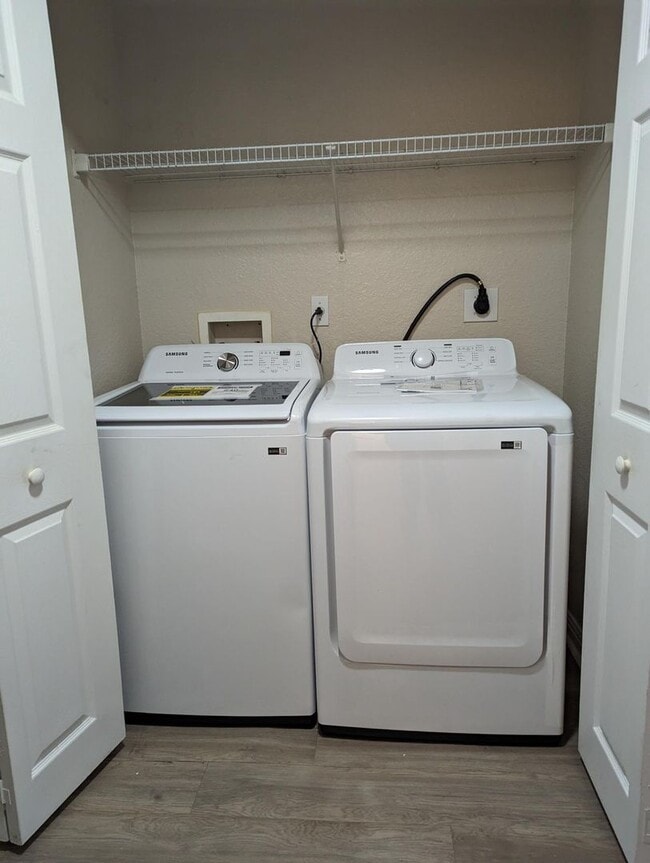 Building Photo - Conveniently located, Updated 2x2 corner b...