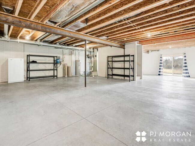 Building Photo - Tucked Away Yet Close to It All-Beautiful Elkhorn Rental has it all!