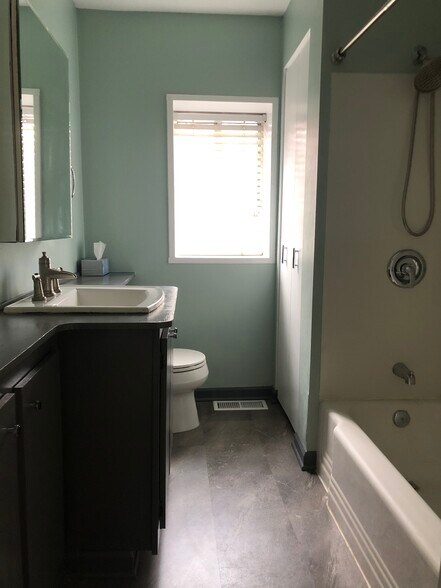 Building Photo - 5511 Claybourne St