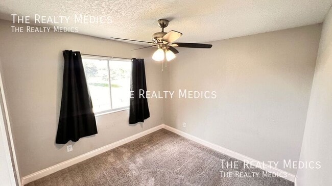 Building Photo - 430 Red Coat Ln