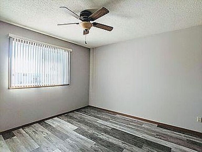 Building Photo - 230 Leighton Dr