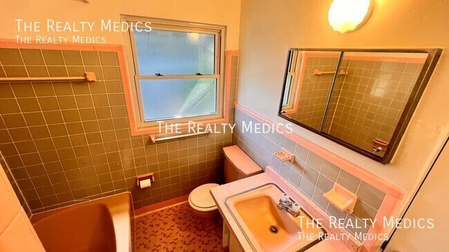 Building Photo - 2271 Northland Rd