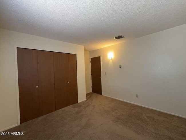 Building Photo - 4221 Plaza Oro Loma