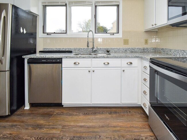 Building Photo - 707 S Marshall St