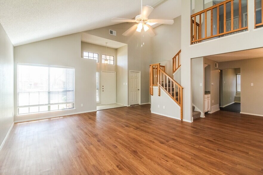 Building Photo - 423 Barton Dr