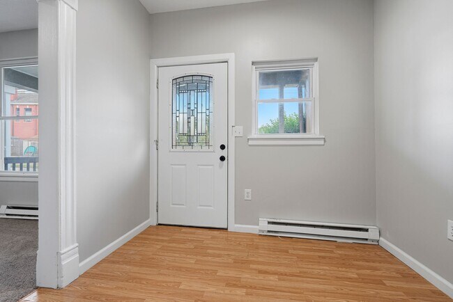 Building Photo - Beautiful 3 Bedroom House in Munhall available now!