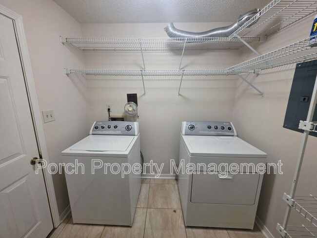 Building Photo - 303 Shoreline Dr