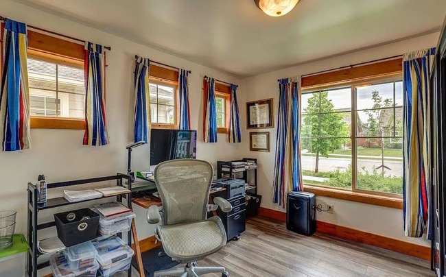 Building Photo - 3 Bedroom Townhome in Bozeman!