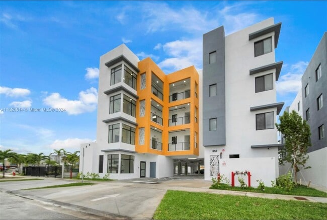 Primary Photo - 859 E 24th St