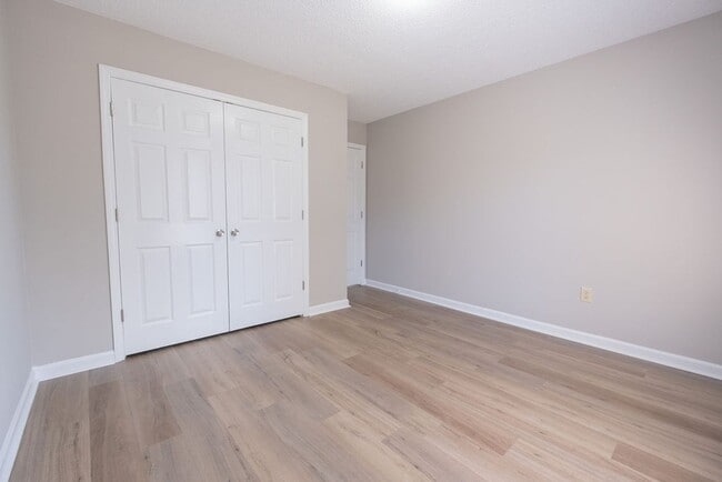 Building Photo - 125 Honeytree Dr