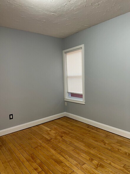 Building Photo - 28 Paine St