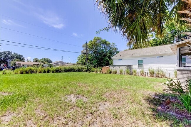 Building Photo - 1800 12th Ave S