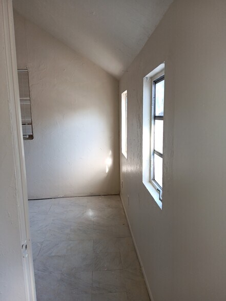 Building Photo - 538 State St