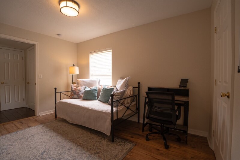 Building Photo - 541 W Hancock St